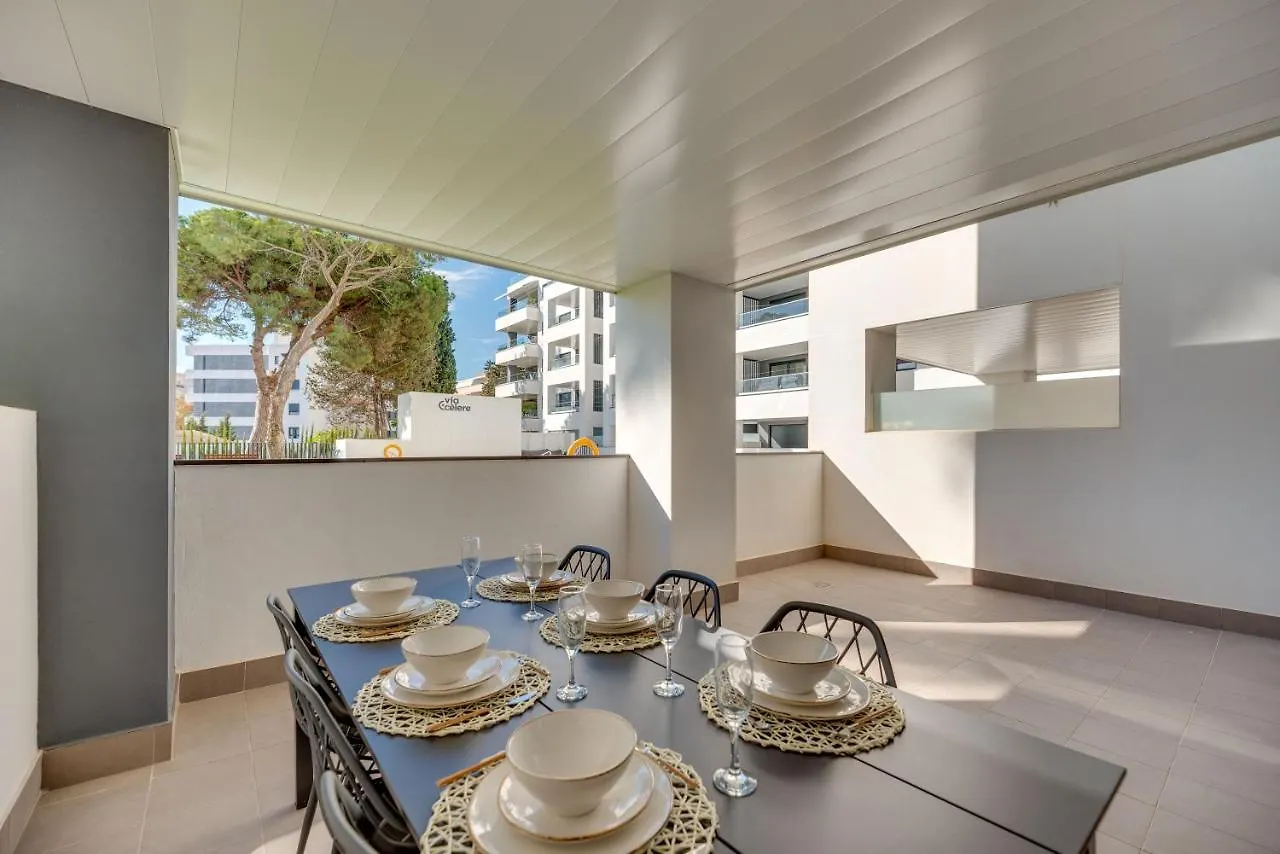 Apartment Vacation Marbella: Beachside Retreat with Spacious Terrace